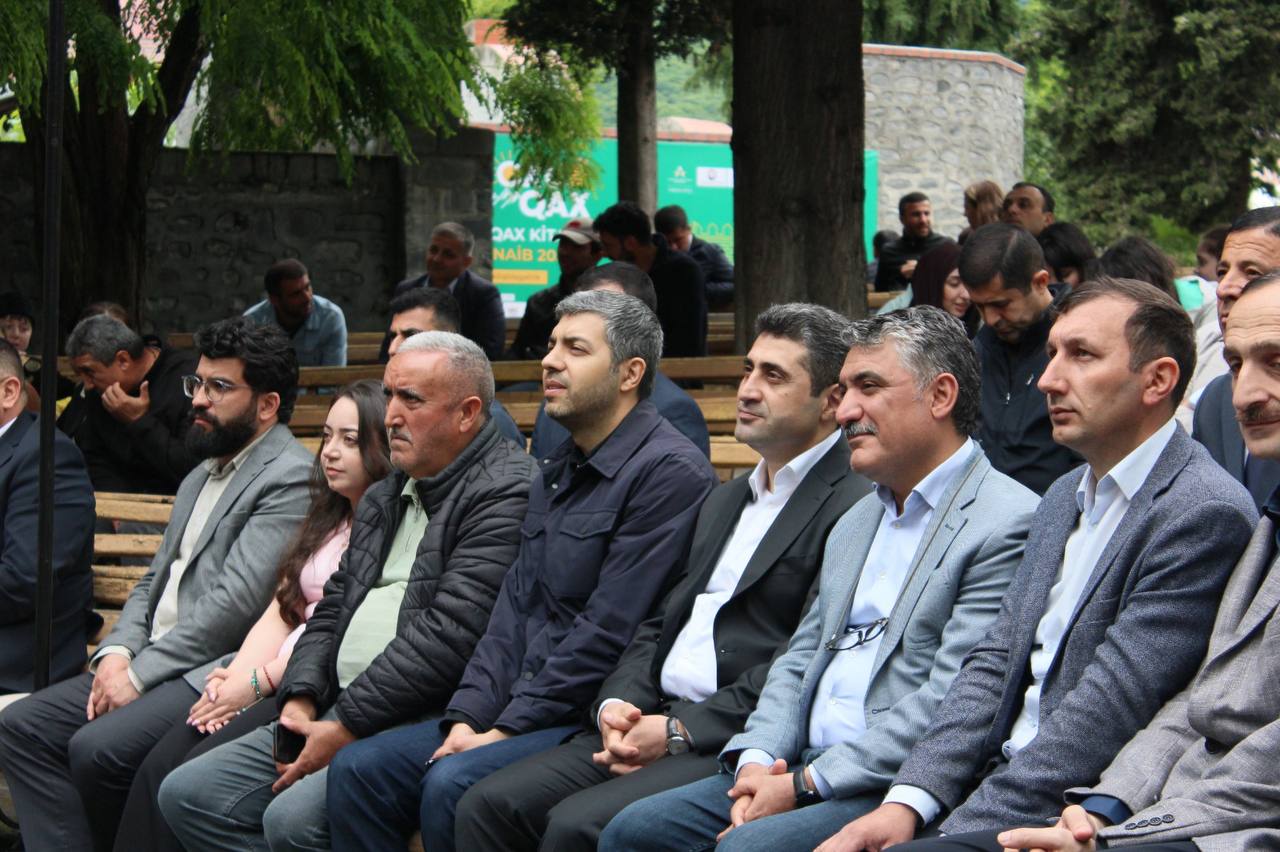 I Qax Kitab Sərgisinin açılışı olub